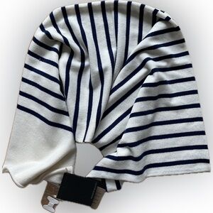 NWT luxurious 100% cashmere scarf ! Great gift